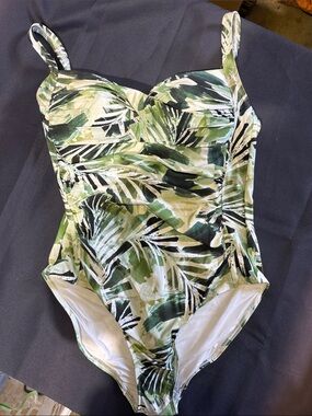 Green Palm-Print One-Piece Swimsuit with Supportive Cups